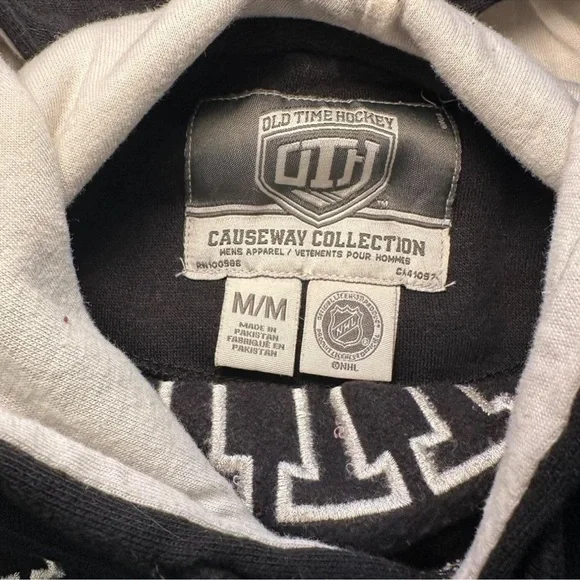 Boston Bruins M Old Time Hockey Black Hoodie with Embroidered Logo - Picture 3 of 5